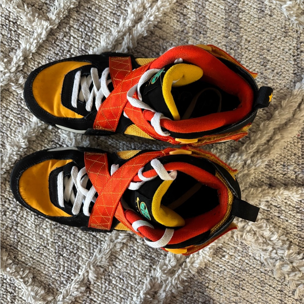 Nike Men's Nike Air Raid 'Roswell Raygun” Black and Yellow High-Top Sneakers